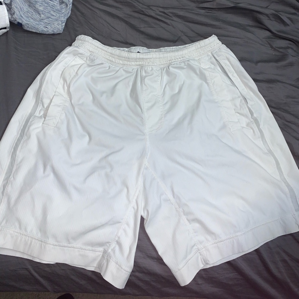 Lululemon pacebreaker short